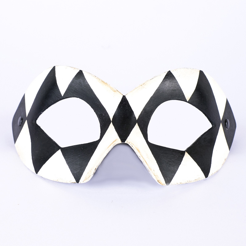 hero_arlecchino_black_white variant